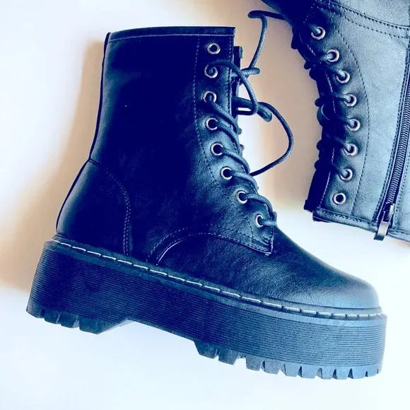 🖤 Black Faux Leather Platform Lace Up Boots Size 6