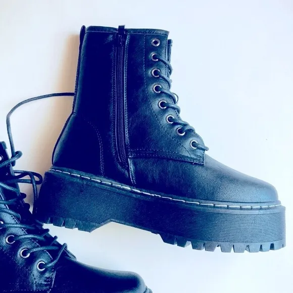 🖤 Black Faux Leather Platform Lace Up Boots Size 6