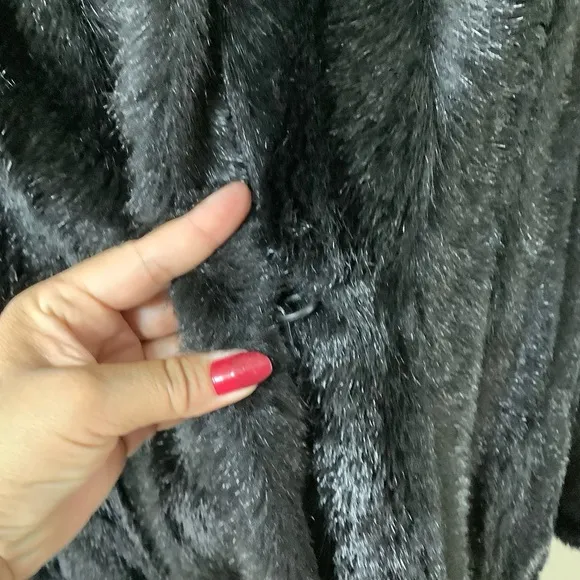 💎 Fabulous Furs by Donna Salyer’s Vintage full length faux fur coat . Size L 💄