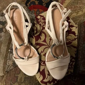 👠✨ Halston Heritage Leona Leather Platform Sandals - Peach, Size 6 🍑