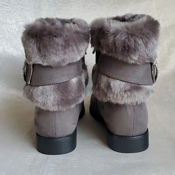🆕️ JOAN BOYCE Grey Faux Suede Rhinestone Faux Fur Side Zip Ankle Boots SIZE: 7M
