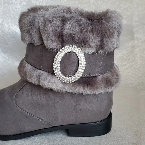 🆕️ JOAN BOYCE Grey Faux Suede Rhinestone Faux Fur Side Zip Ankle Boots SIZE: 7M