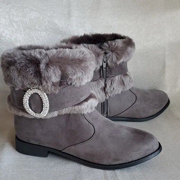 🆕️ JOAN BOYCE Grey Faux Suede Rhinestone Faux Fur Side Zip Ankle Boots SIZE: 7M