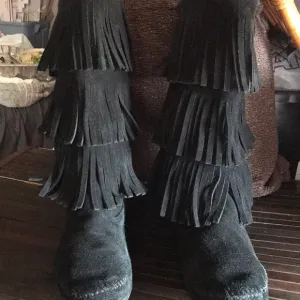 🛍️ MINNETONKA Black Suede Fringed Moccasin Calf Boots