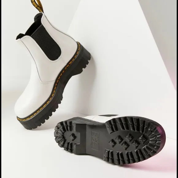 - NEW Dr Martens 2976 Quad Platform Chelsea Boots