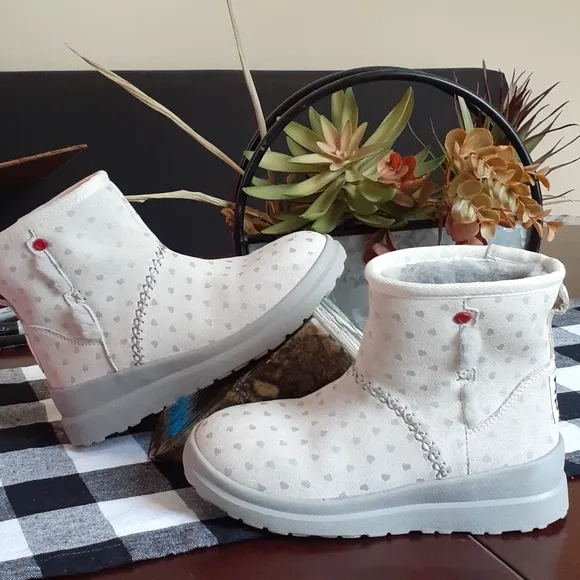 💯 NEW I Heart Ugg Kisses