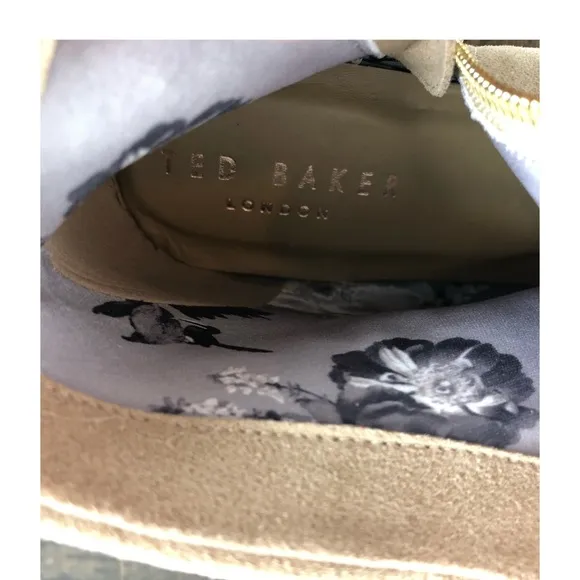 🆕 Ted Baker Dakotas Suede Studded Ankle Boots