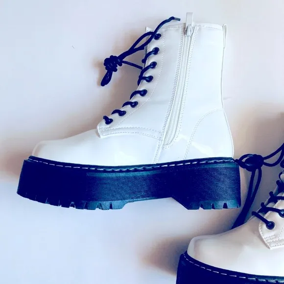 🖤 White Faux Leather Platform Lace Up Boots Size 6