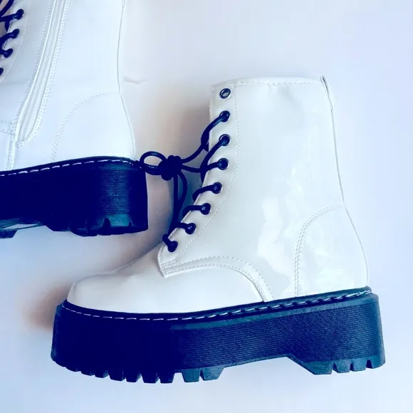 🖤 White Faux Leather Platform Lace Up Boots Size 6
