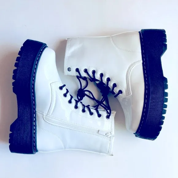 🖤 White Faux Leather Platform Lace Up Boots Size 6