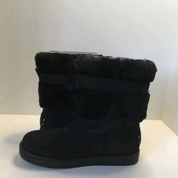 #18 GBG ADLEA black faux fur boots with strap and buckle size 5 medium