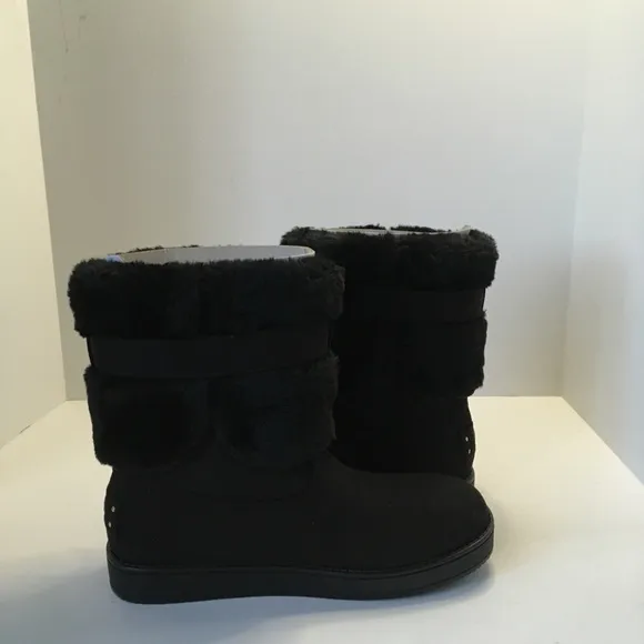 #18 GBG ADLEA black faux fur boots with strap and buckle size 5 medium
