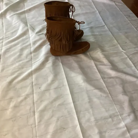 2 Layer Fringe Boot (Pre-Owned) Color: Brown