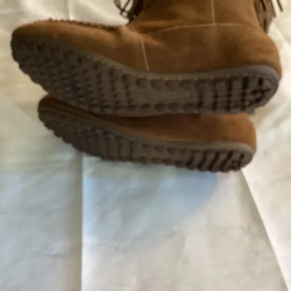 2 Layer Fringe Boot (Pre-Owned) Color: Brown