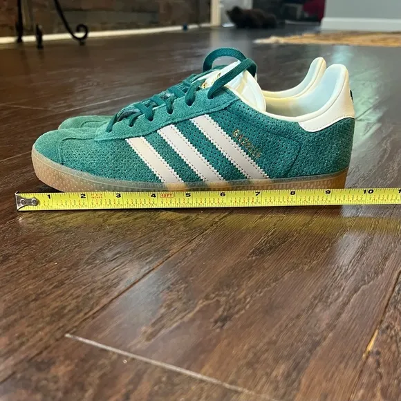 adidas Originals Gazelle - women’s 6.5 / boys 4.5