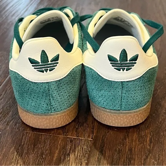 adidas Originals Gazelle - women’s 6.5 / boys 4.5