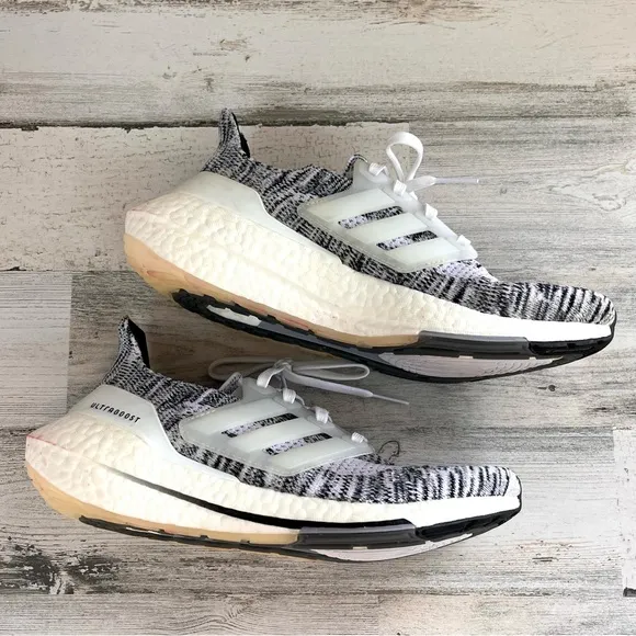 adidas Women’s Size 8.5 Ultraboost 21 Oreo Lace Up Running Shoes