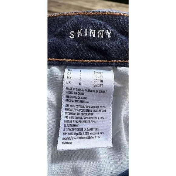 AEO Curvy Super Stretch High-Waisted Cropped Jegging Skinny Jeans - Size 2 (Shor