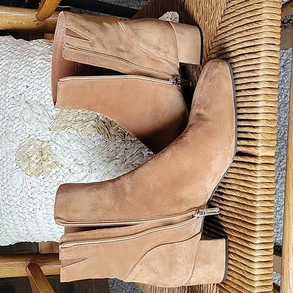 Aguatalia, tan suede ankle boots, size 10M