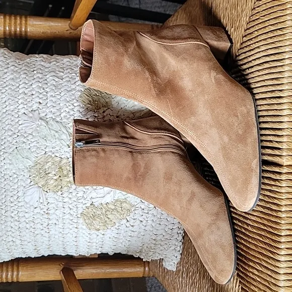 Aguatalia, tan suede ankle boots, size 10M