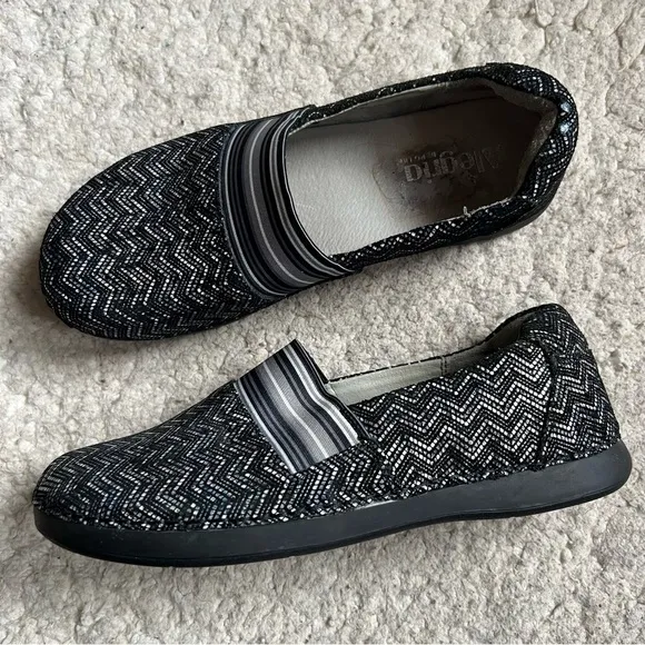Alegria Black, White Metallic Gray Glee Ric Rack Slip On Clogs Size 39
