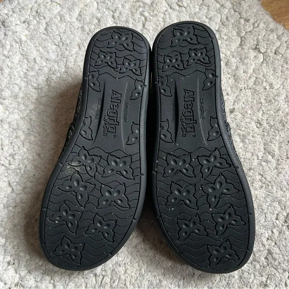 Alegria Black, White Metallic Gray Glee Ric Rack Slip On Clogs Size 39