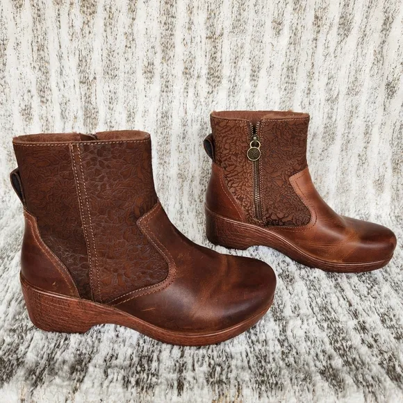 Alegria &quot;Scarlett&quot; Tawny Brown Embossed Leather Ankle Boots | Women’s Size 9