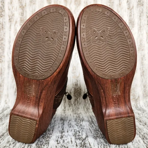 Alegria &quot;Scarlett&quot; Tawny Brown Embossed Leather Ankle Boots | Women’s Size 9