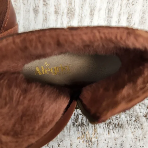 Alegria &quot;Scarlett&quot; Tawny Brown Embossed Leather Ankle Boots | Women’s Size 9