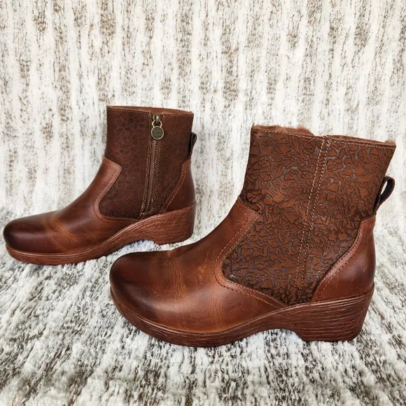 Alegria &quot;Scarlett&quot; Tawny Brown Embossed Leather Ankle Boots | Women’s Size 9