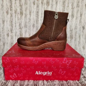 Alegria &quot;Scarlett&quot; Tawny Brown Embossed Leather Ankle Boots | Women’s Size 9