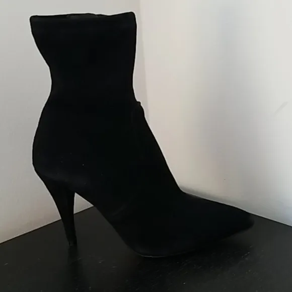 Alice   Olivia Suede Booties