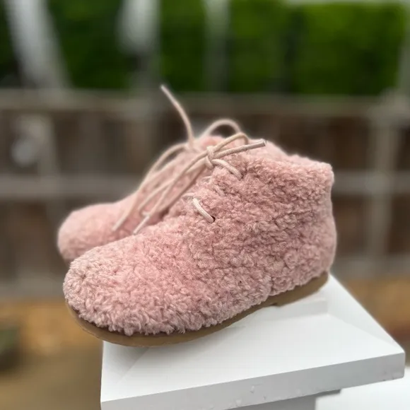 AOI Age Of Innocence size 26 Teddy Jane pink boots