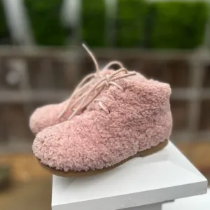 AOI Age Of Innocence size 26 Teddy Jane pink boots