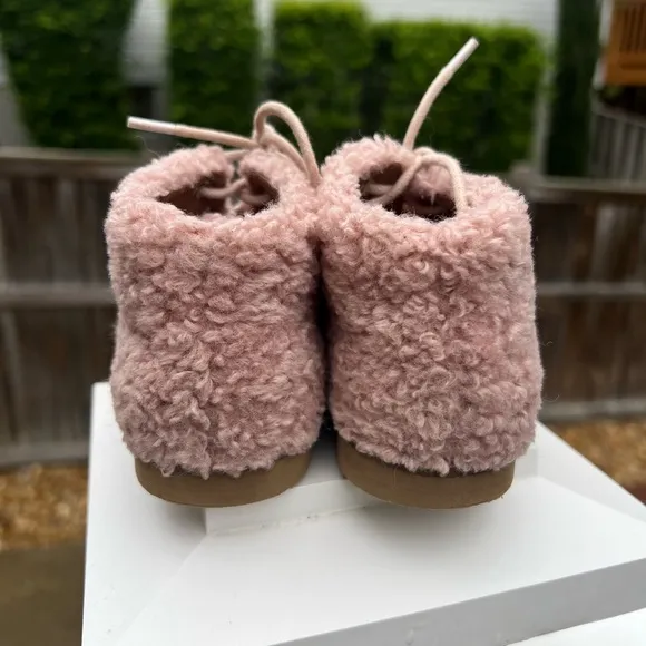 AOI Age Of Innocence size 26 Teddy Jane pink boots