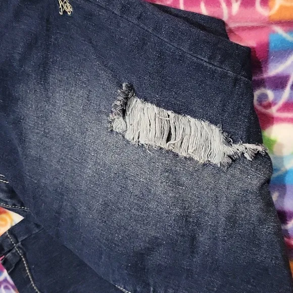 Apple Bottom Capri Jeans