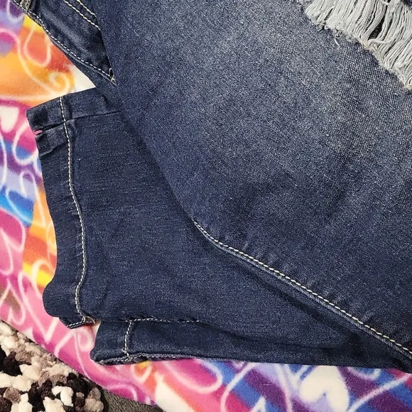 Apple Bottom Capri Jeans