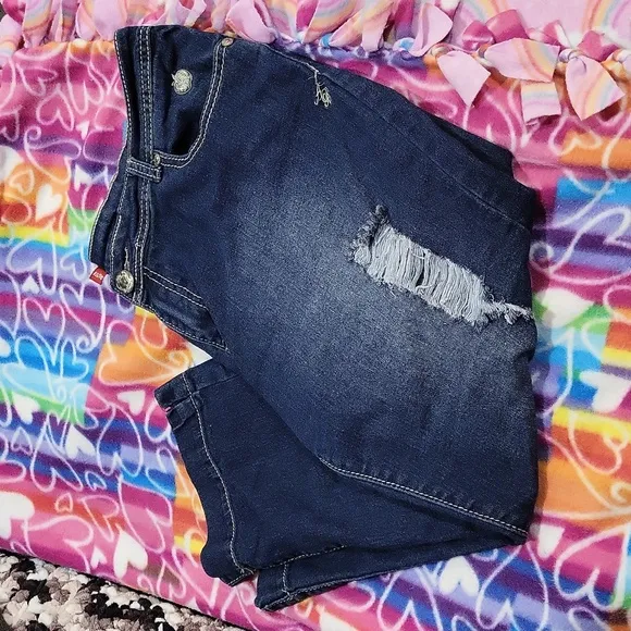 Apple Bottom Capri Jeans