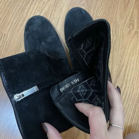 Aquatalia Black suede leather chunk heel ankle boots size US 9.5