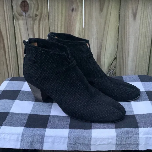 AQUATALIA Marvin K Xcellent Perforated Suede Ankle Boots, size 8.5