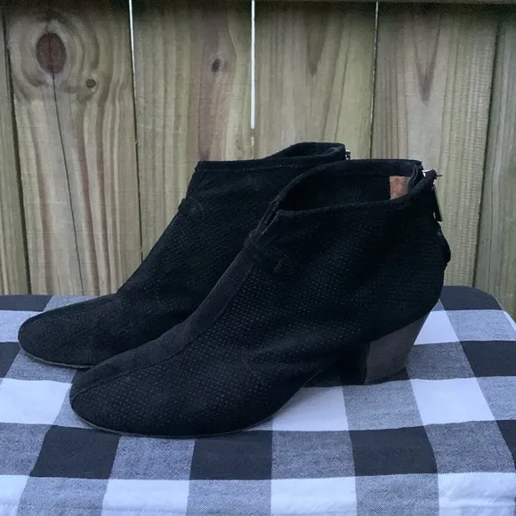 AQUATALIA Marvin K Xcellent Perforated Suede Ankle Boots, size 8.5