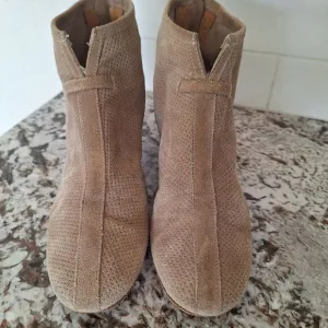Aquatalia Tan France Perforated Suede heeled ankle boots size 8.5