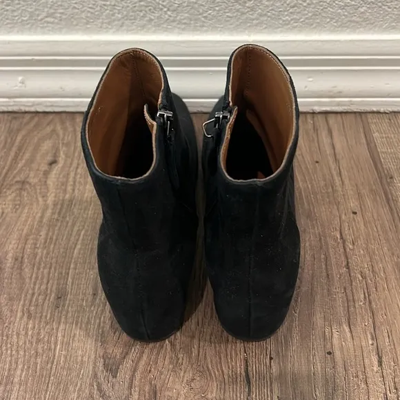 Aquatalia Ulyssa Waterproof Suede Ankle Boots with Hidden Wedge 9.5