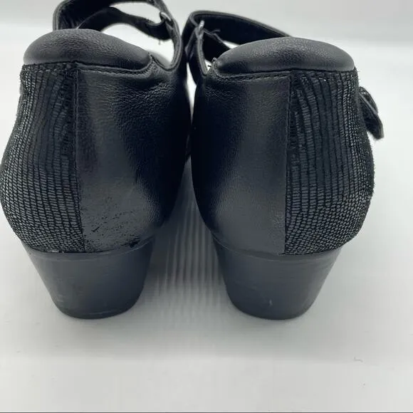 Aravon Portia Mary Jane Shoes