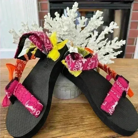 ARIZONA LOVE Trekky Bandana Mixed Fushia Sandal ~ size 40 ~ NEW!!