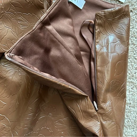 Avara Parker Chocolate Brown Faux Leather Floral Embossed Wrap Mini Skort NWT M