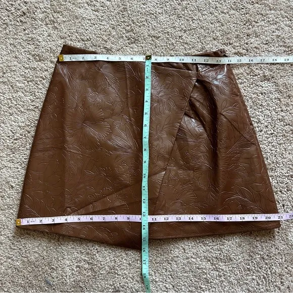 Avara Parker Chocolate Brown Faux Leather Floral Embossed Wrap Mini Skort NWT M