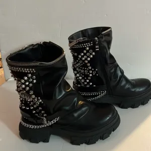 Azalea Wang black boots w/silver chains, faux rhinestones and studs, size 9 / 40