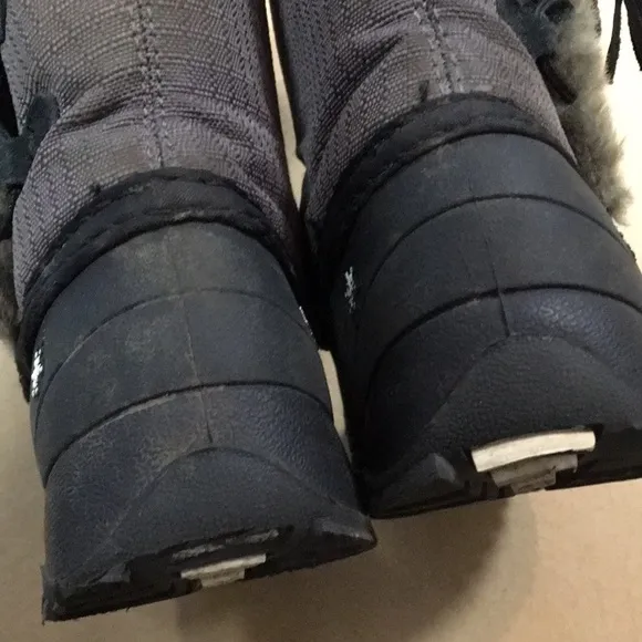 Baffin Cadee Youth Snowflake Design snow winter Boots side tarsels size 12