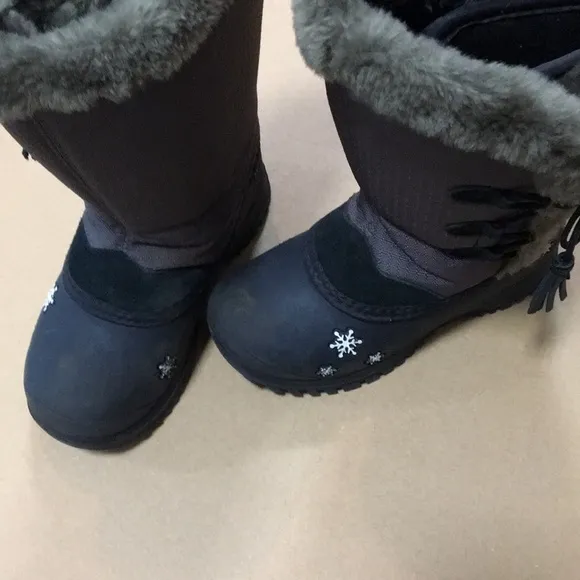 Baffin Cadee Youth Snowflake Design snow winter Boots side tarsels size 12